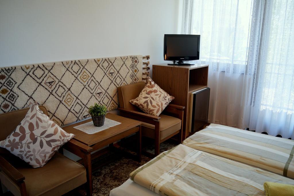 Sophie'S Guesthouse Siofok Exterior photo