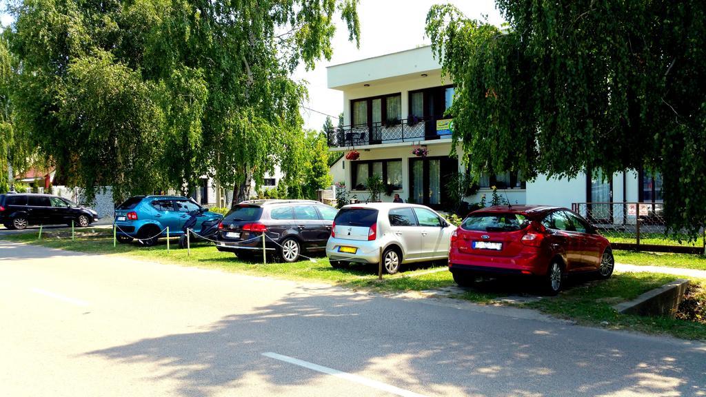 Sophie'S Guesthouse Siofok Exterior photo